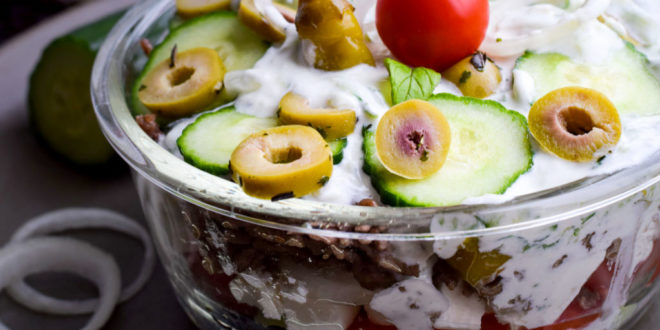 Low Carb Tzatziki Schichtsalat