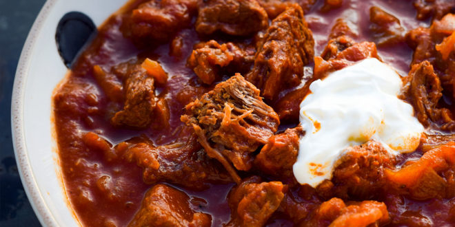 Low Carb Zwiebel Gulasch