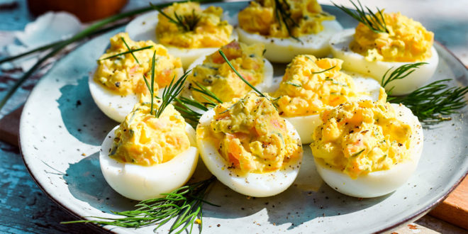 Low Carb Teufels-Eier mit Räucherlachs