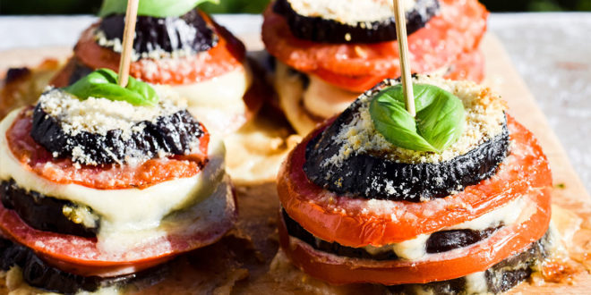 Überbackene Low Carb Auberginen Türmchen