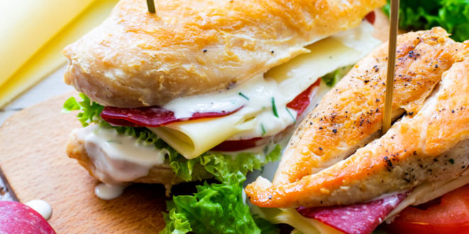 Low Carb Chicken Sandwich mit Ranchsauce